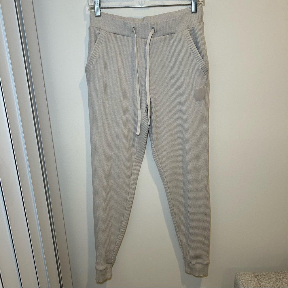 Alo Yoga Muse Sweatpant Tan Size Small